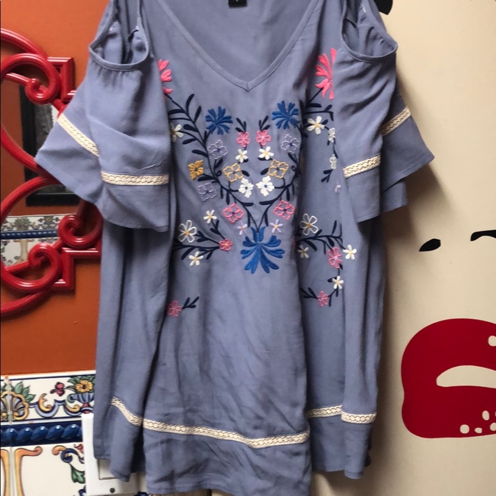 Beautiful Cold Shoulder Blouse 💙Sz 1 Torrid 14/16